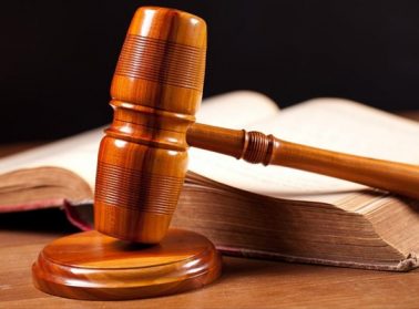 dikastirio apofasi axreio1